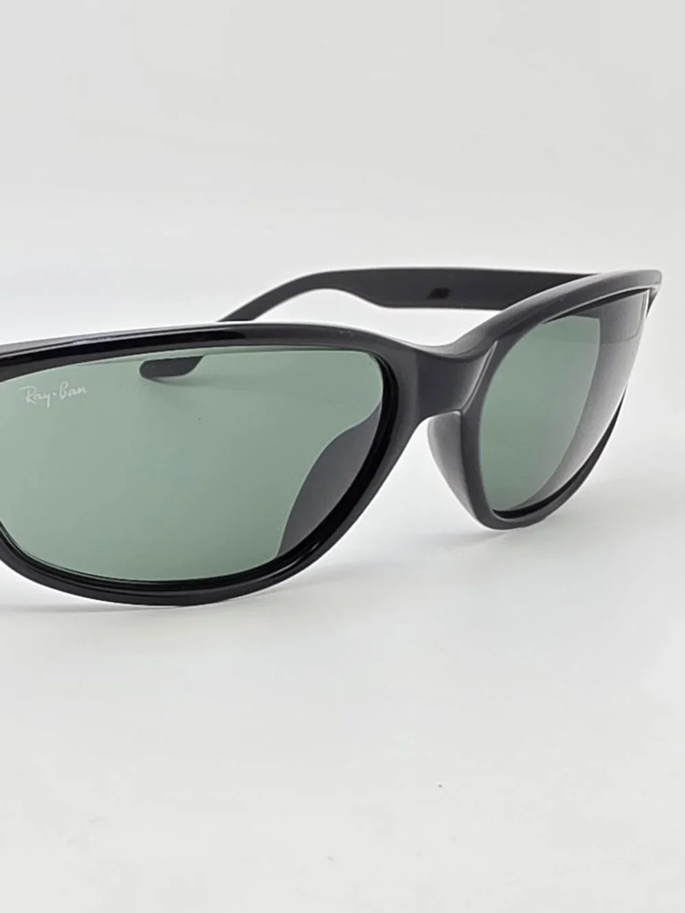 Ray-Ban B&L W3095 Gloss Black Frame G-15 Green Mineral Glass Lens Sunglasses